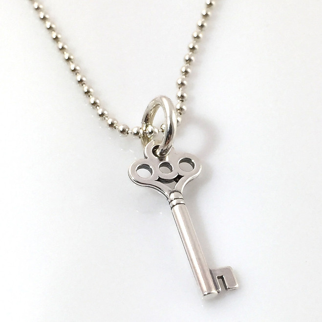Key Simple Charm Necklace