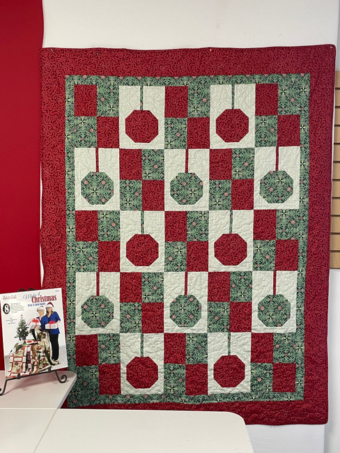 Christmas Baubles - 3 yard Quilt Kits 