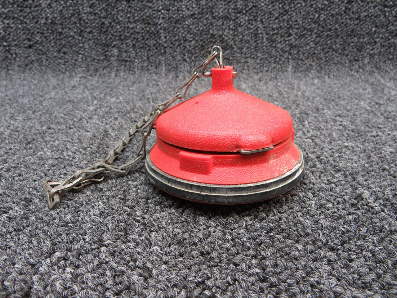 8581 Wisco Products Fuel Cap, Vented W/ Chain (OMA)