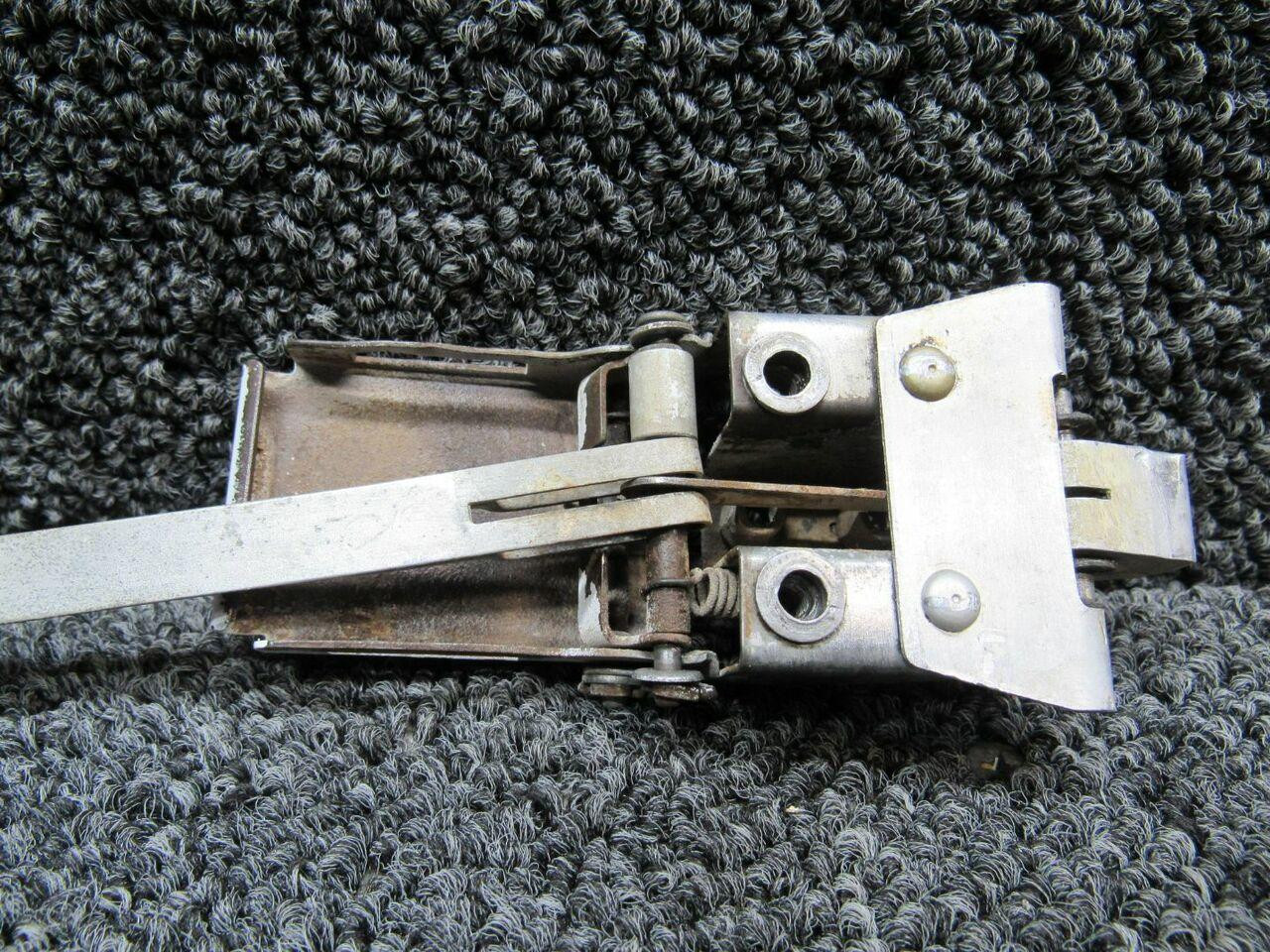 051111218 Cessna 172F Cabin Door Latch Assembly LH