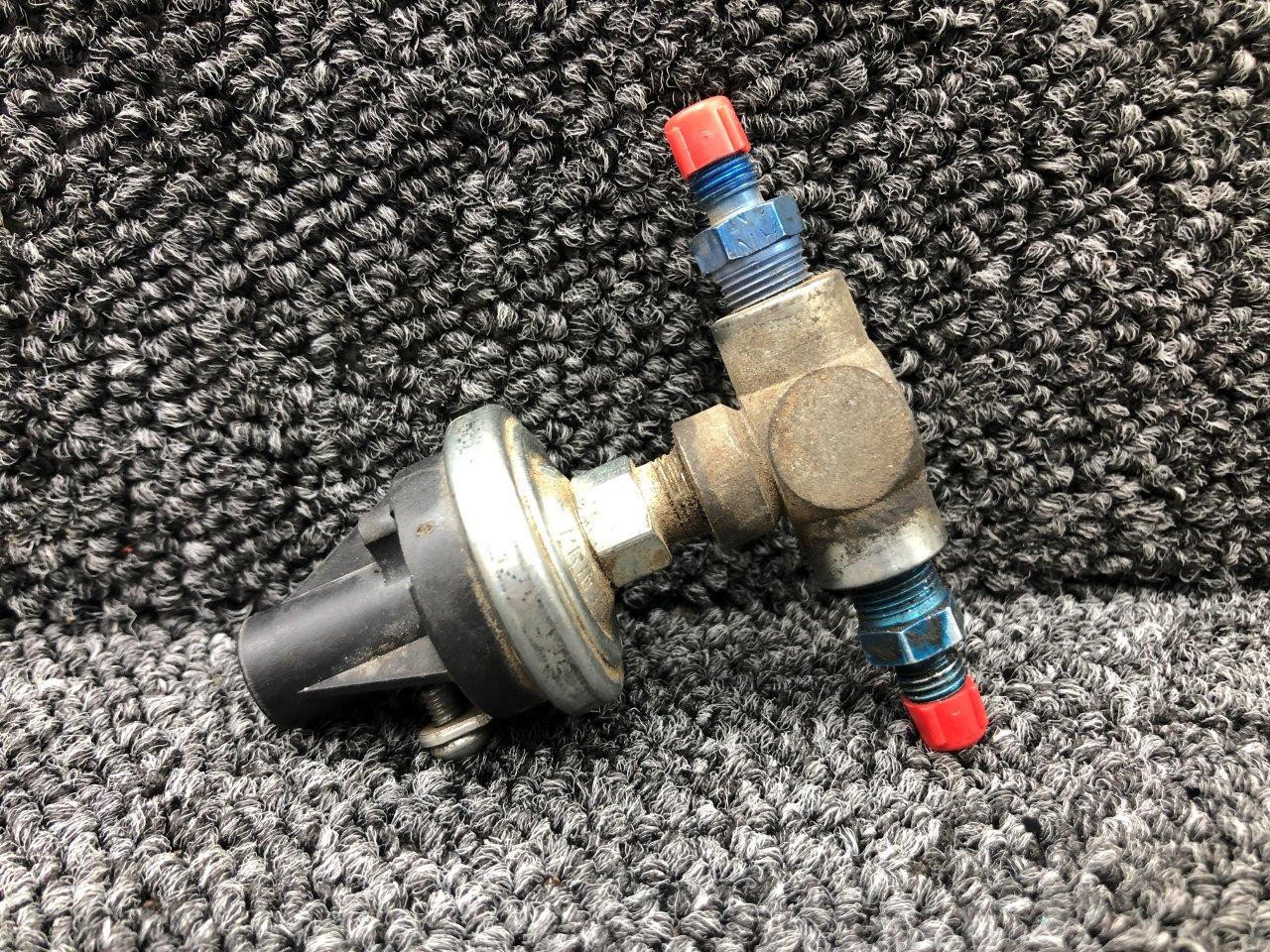S17111 (USE S30101) Honeywell Oil Pressure Switch