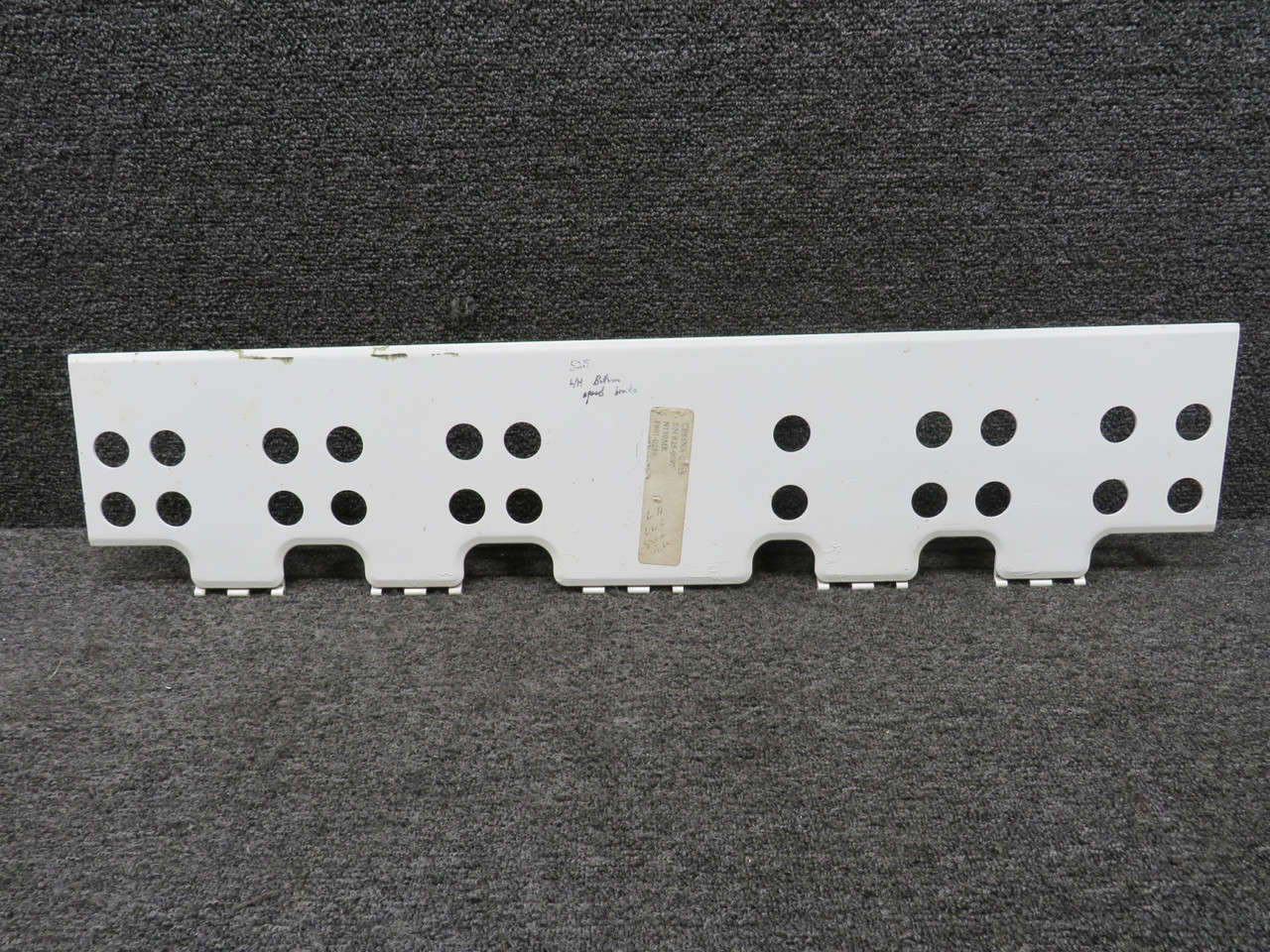 PSA10DB ギニュー 5502 6325501-19 Cessna 525 Lower Speed Brake Door Assembly LH (Chipped