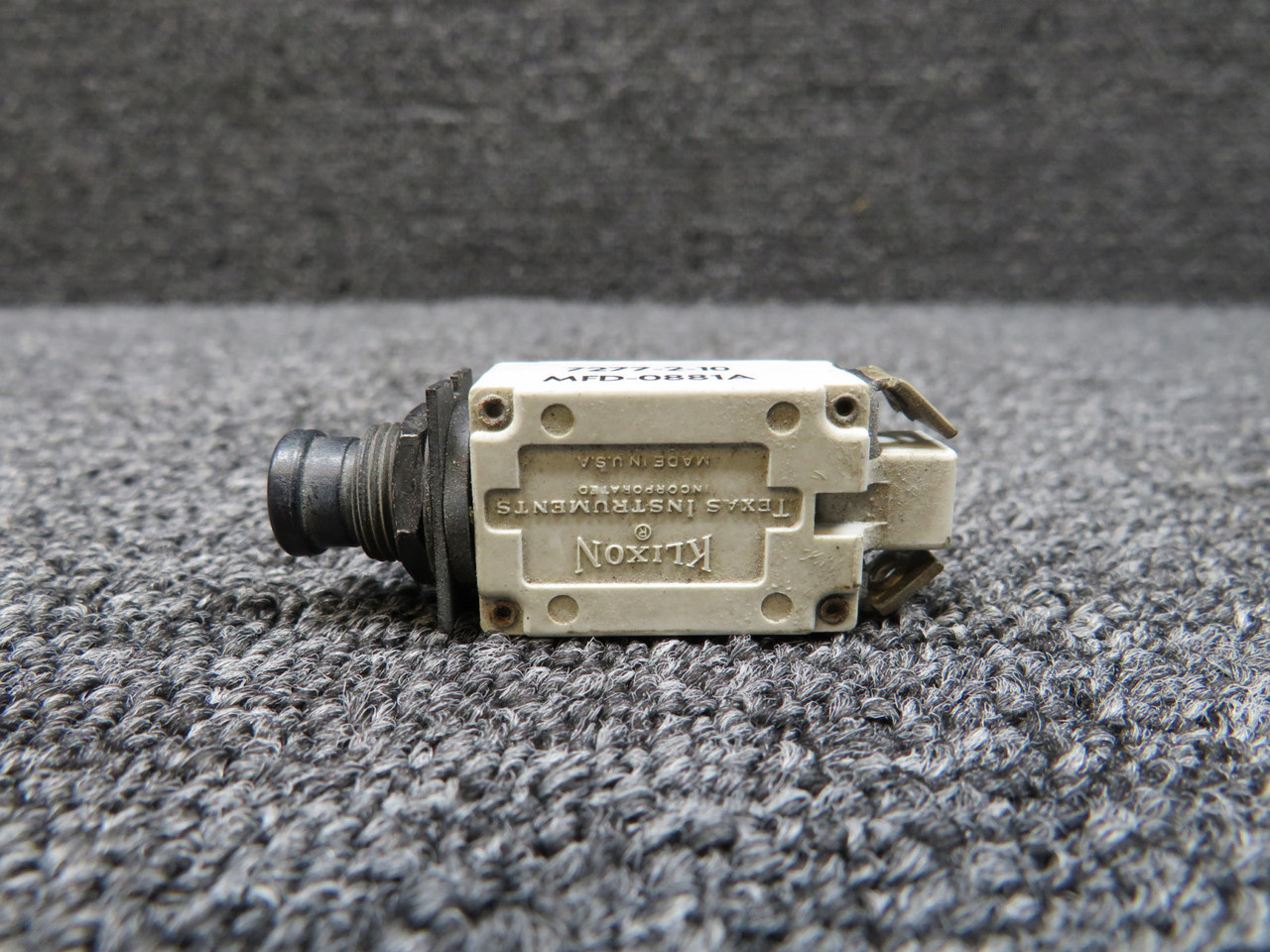 7277-2-10 Klixon Circuit Breaker Push Switch has 10 Amps