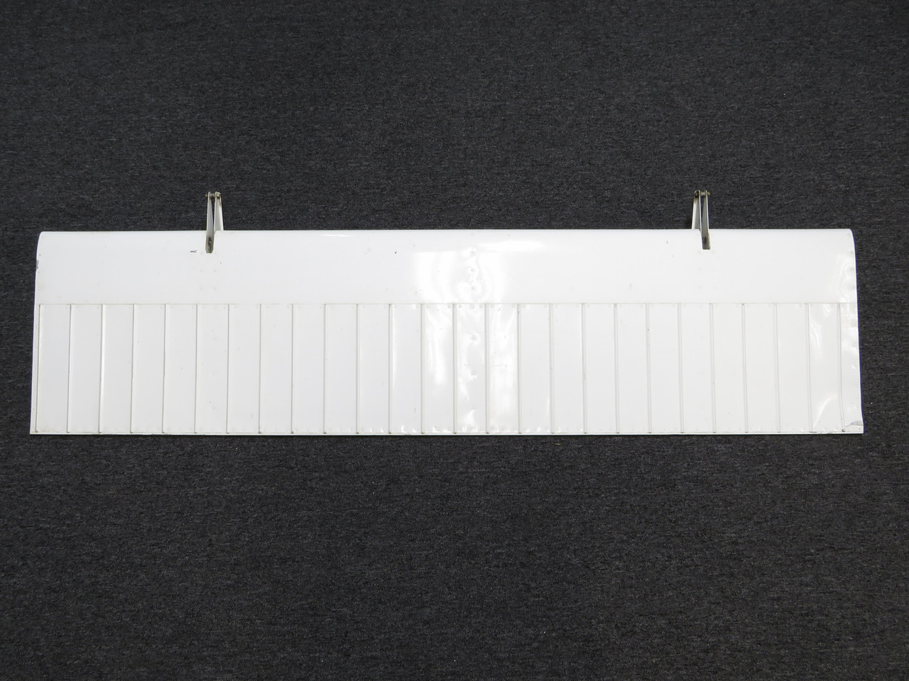 1131です 0523901-33 Cessna 182Q Flap Assembly Left Hand (Dent)