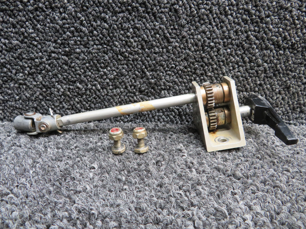 専用ページ(#667) 0716607-4, 0716623-2 Cessna 182Q Fuel Selector Gear Assembly with