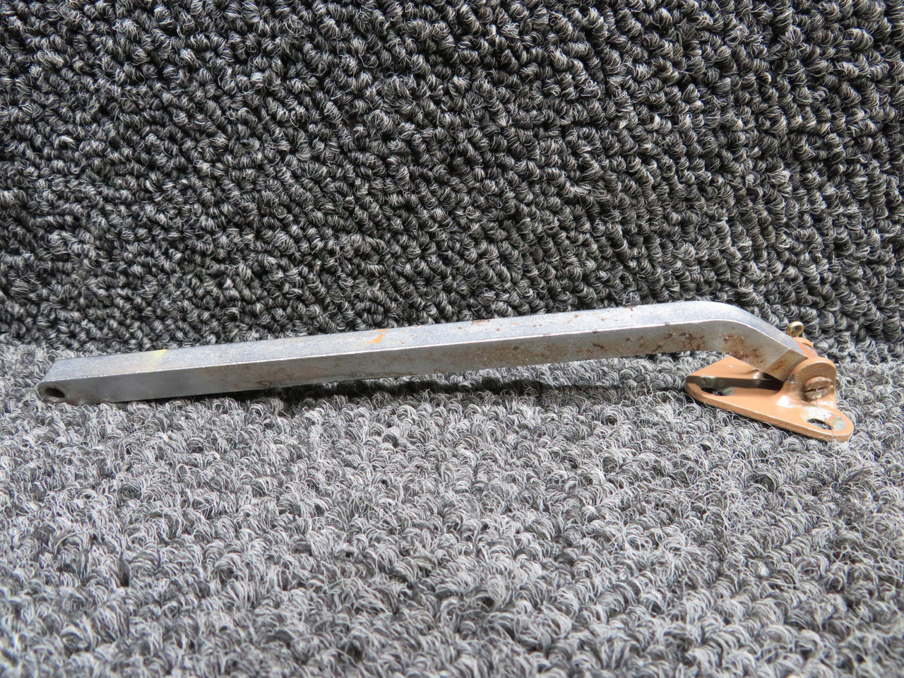 アヤページ 1411206-7, 1213942-2 Cessna 182Q Cabin Door Stop and Hinge