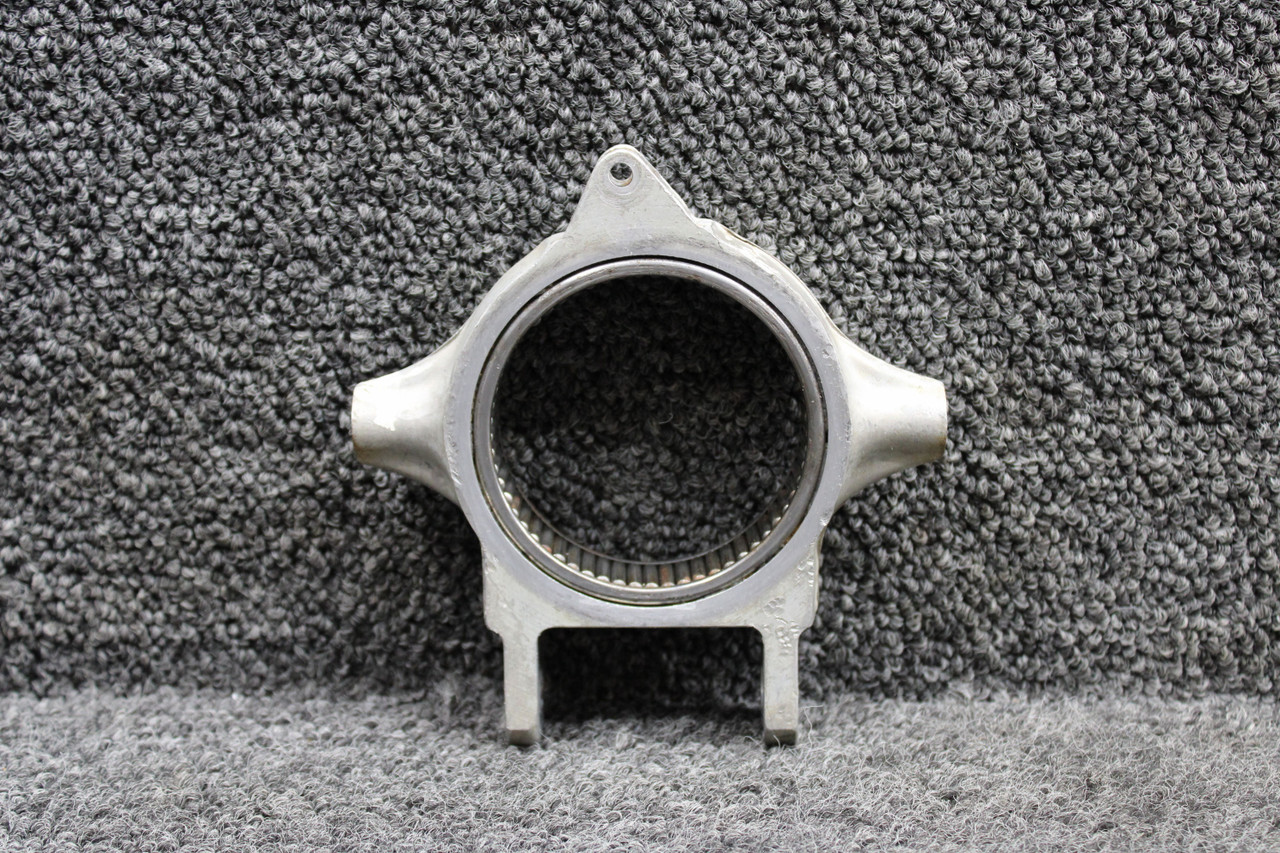 0543011 Cessna 172 Nose Gear Steering Arm (Corrosion on Bearing)