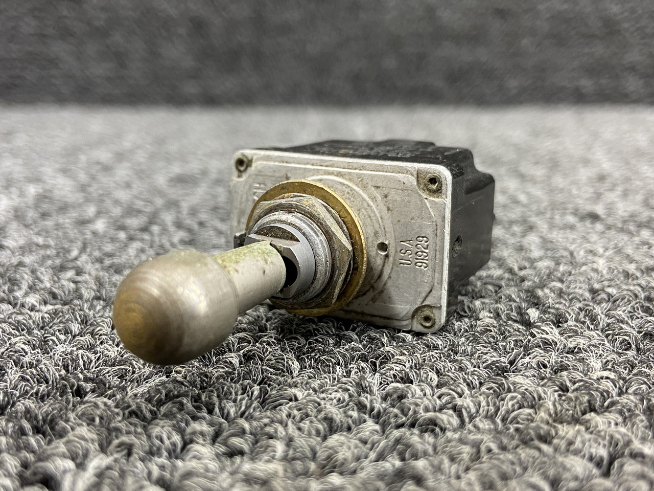 2TL1-10N (Alt PN: MS27408-4N) UND Lab Toggle Switch with Reset