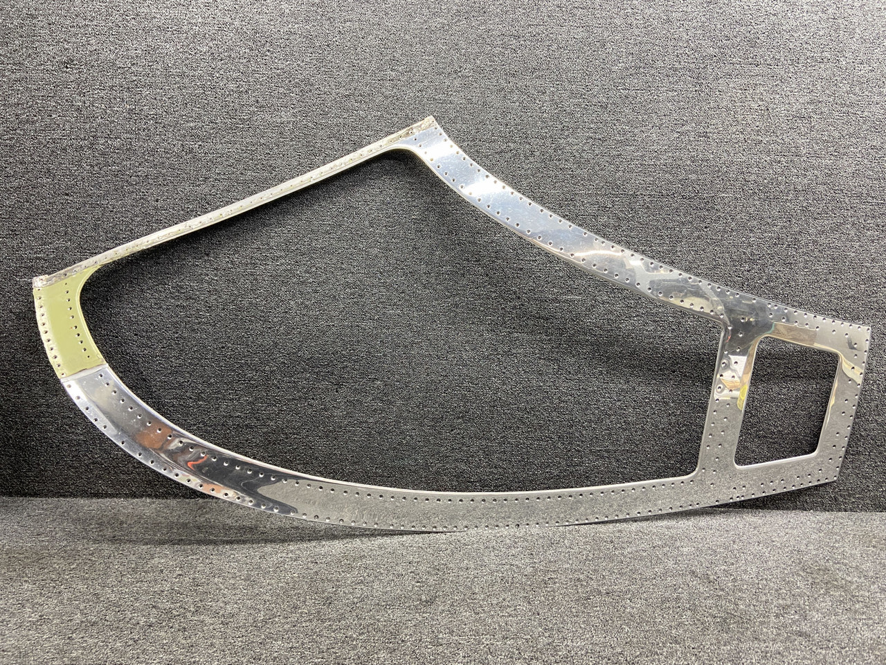 エリ 5410210-9 Lear Jet 55 LH Outer Windshield Retainer
