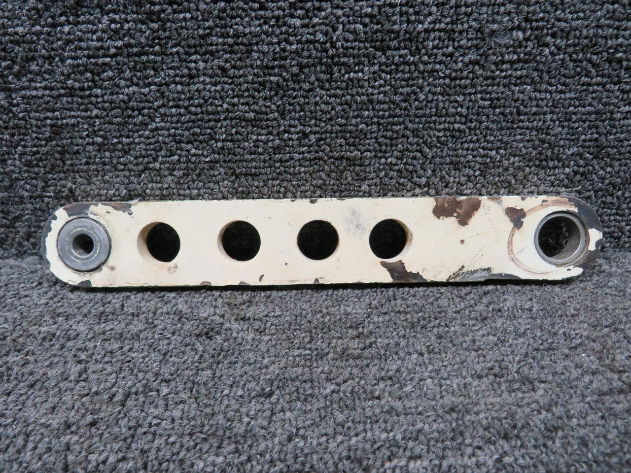 5042020-1 Â Cessna 4141A Nose Gear Drag Link Rusted