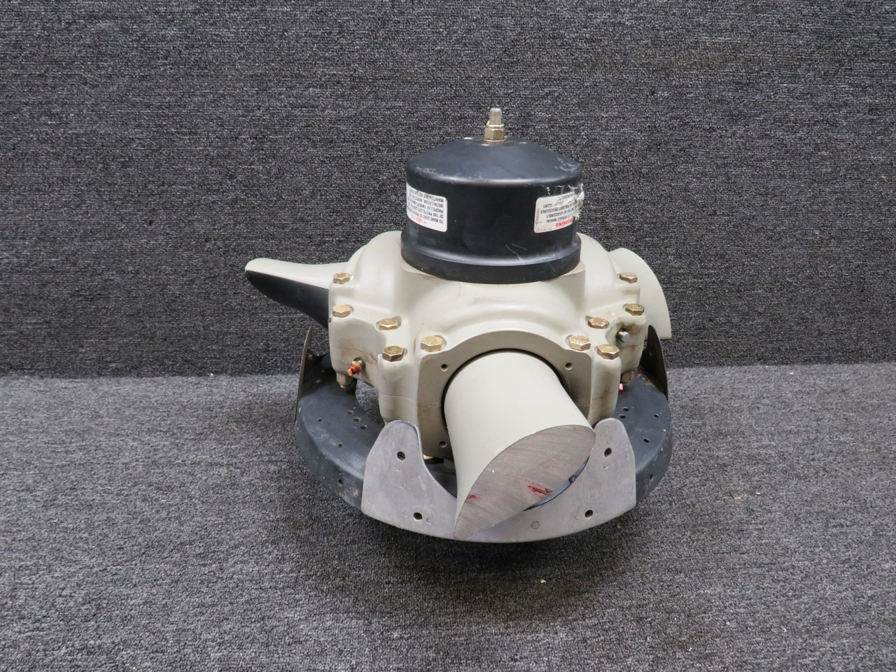 HC-13YR-1RF Hartzell Three Blade Propeller Hub Assy (Minus Logs