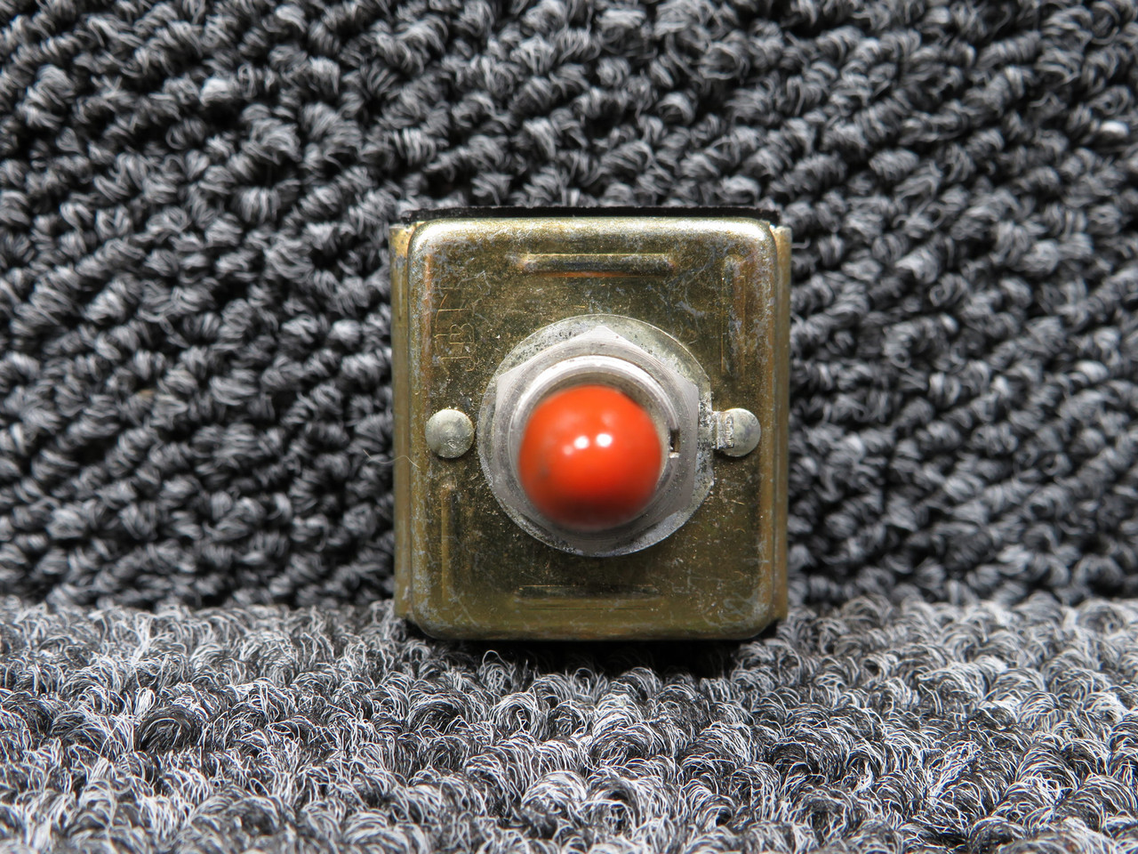 MS-25068-31 (Alternate: J-B-T68310) JBT Momentary Toggle Switch