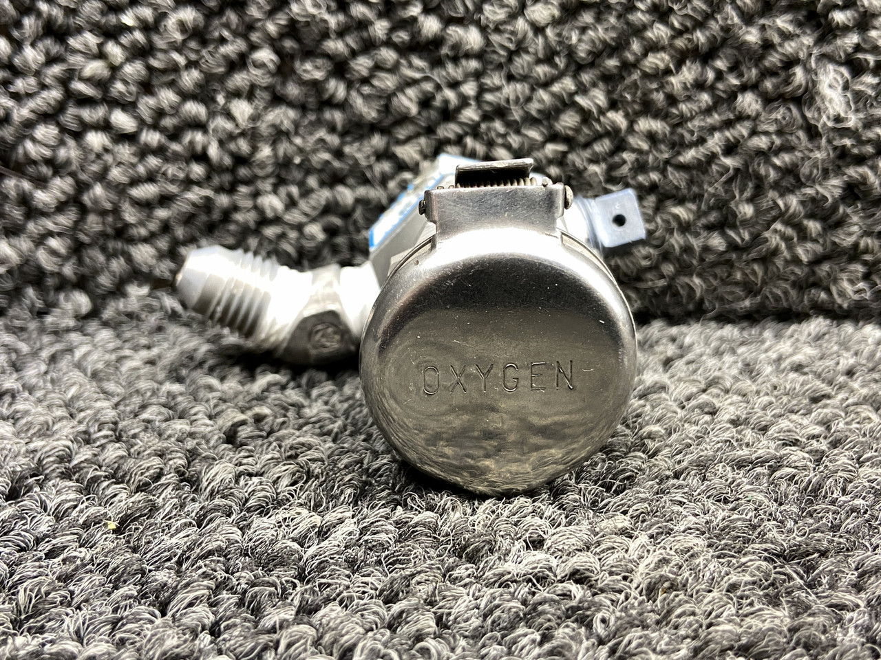 170089 (Alt: C166006-0109) Puritan Oxygen Outlet Valve w Angled Fitting & Lid
