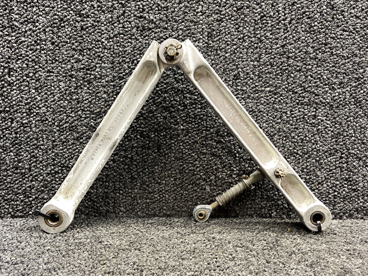 78677-000 Casting Number 95848, 95847 Piper PA34-200 Nose Gear