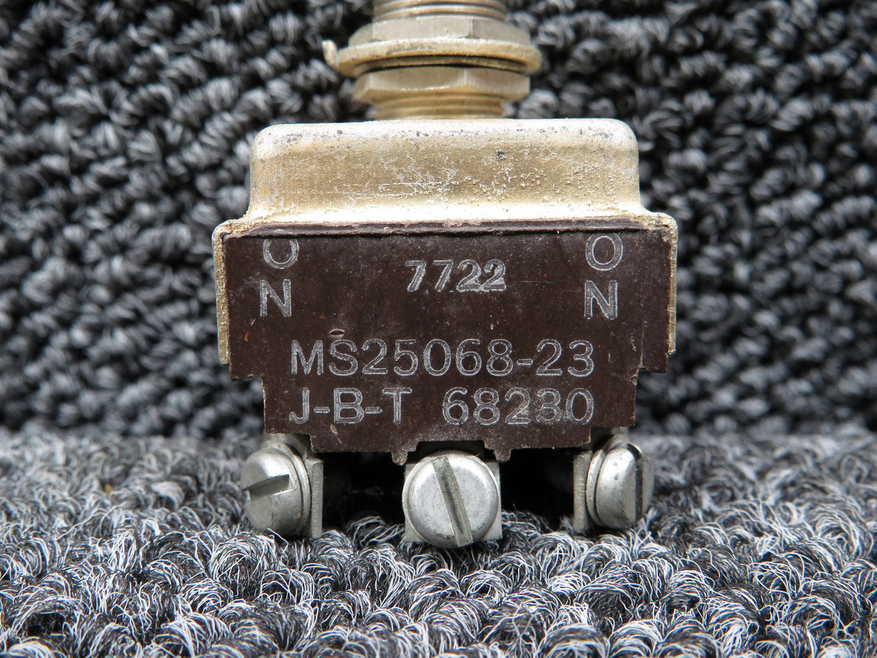 SAページ MS25068-23 (Alt: J-B-T68230) J-B-T Toggle Switch Assembly For Sale