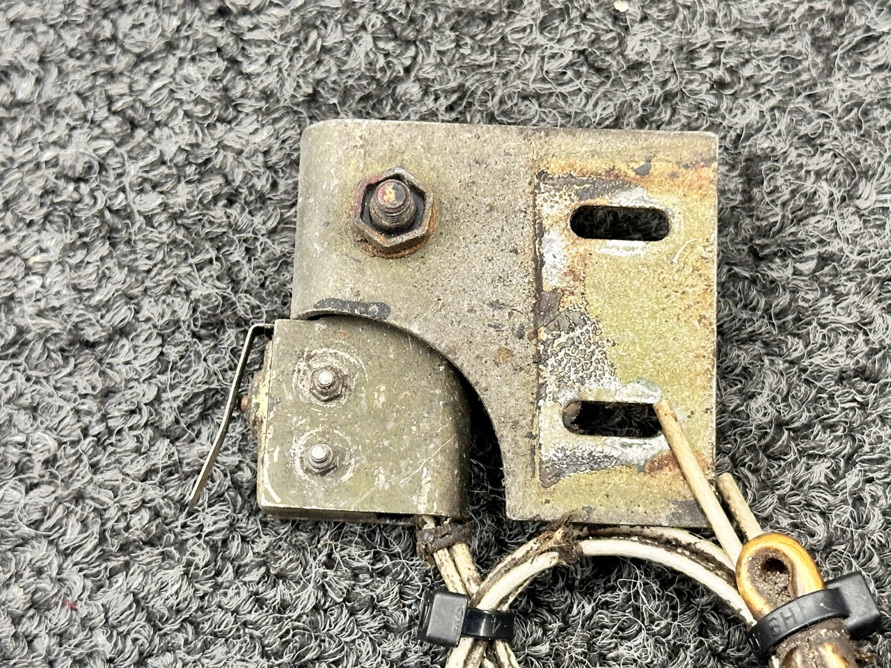 95232-000 Piper PA34-200T Nose Gear Down Limit Switch Unit