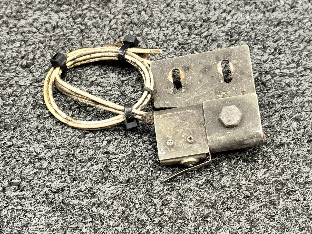 朋ページ 95232-000 Piper PA34-200T Nose Gear Down Limit Switch Unit