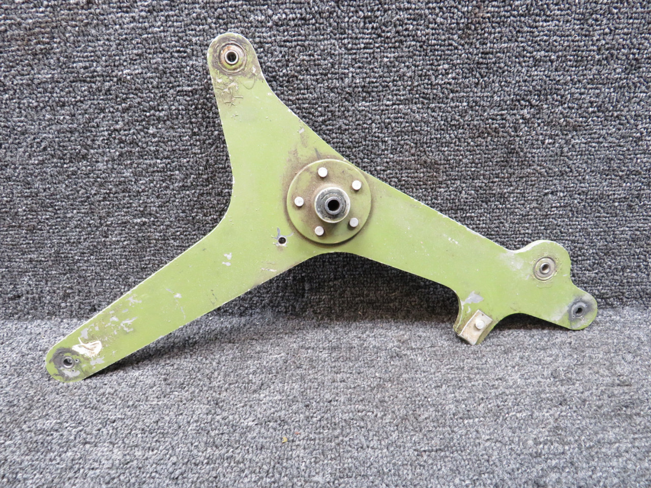 Cessna117出品　2個口 1562010-2 Cessna 337G Elevator Bellcrank Assembly For Sale