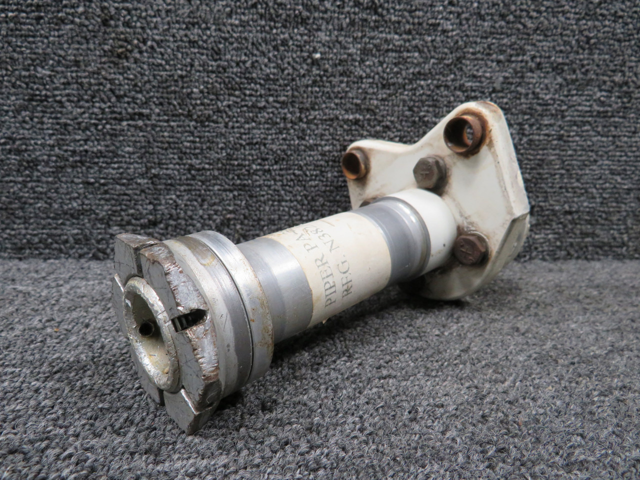 Aページ 77789-006 Piper PA38-112 Tomahawk Main Gear Axle Assembly LH For Sale