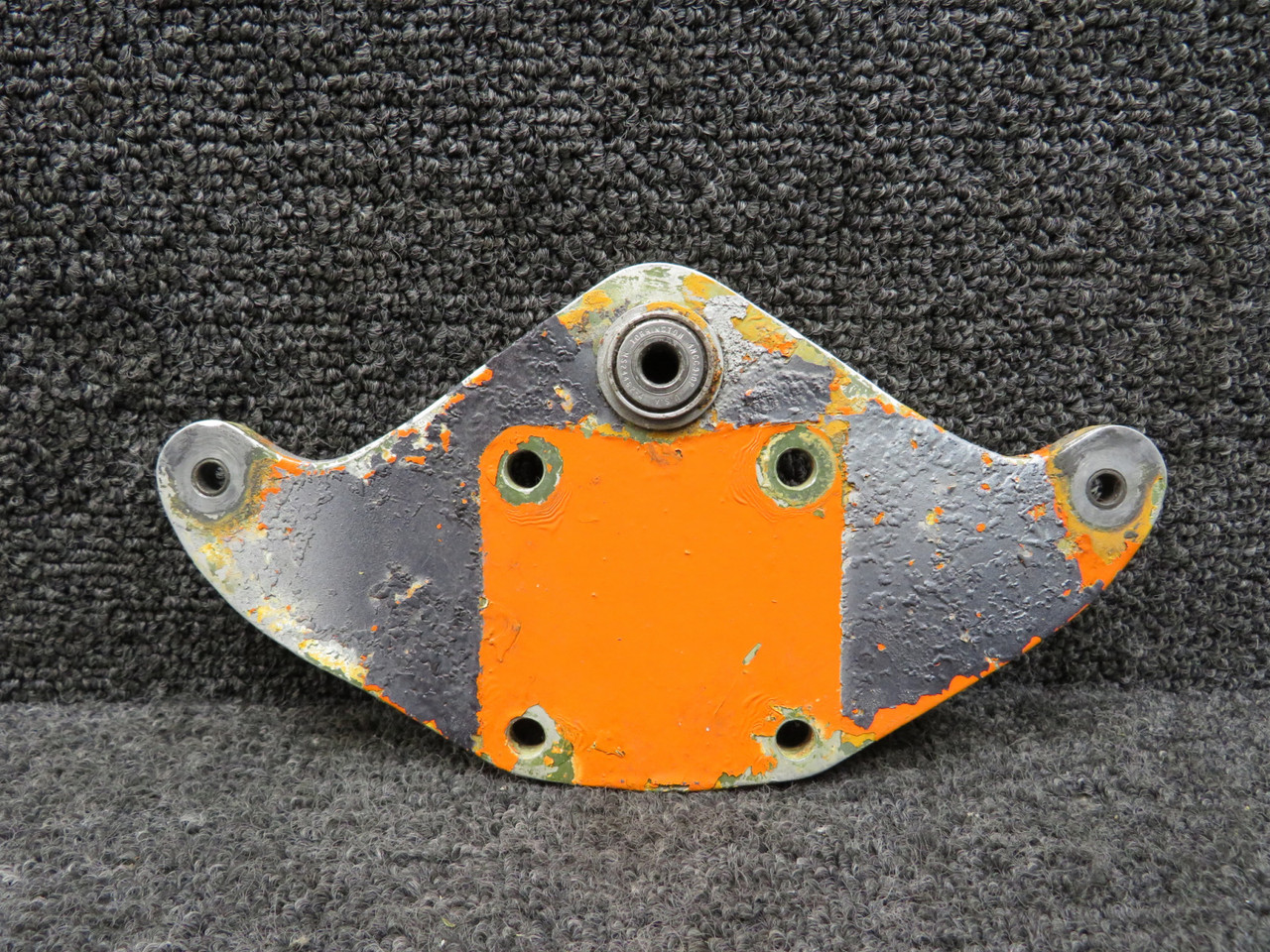 0534122-1 (Use: 0534128-1) Cessna 172M Rear Elevator Bellcrank