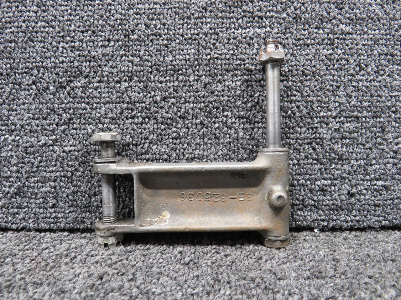 リンク　ページ 35-825035 Beechcraft 35 Nose Gear Steering Link Assembly