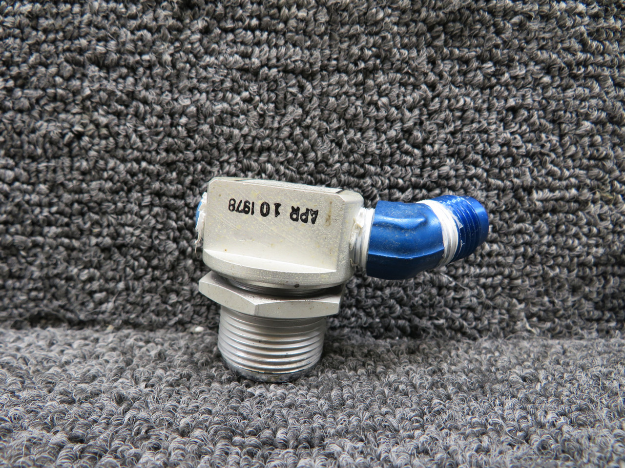 C166006-0202 Cessna 402B Oxygen Outlet Valve Assembly