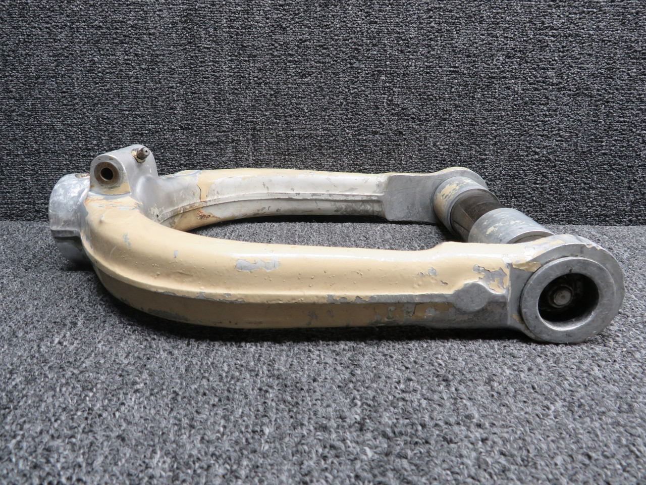 朋ページ 95727-000 Piper PA34-200T Nose Gear Fork and Axle