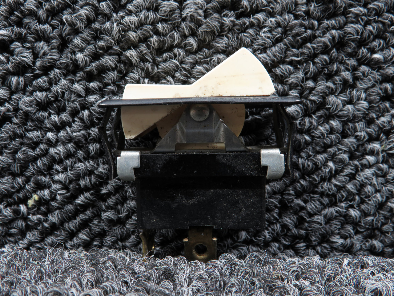 487-772 Carling Maintained Toggle Rocker Switch For Sale