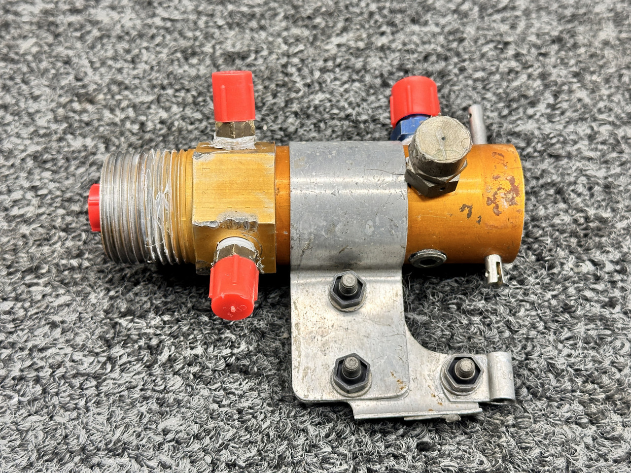 C166002-0101 Cessna 411 Oxygen Regulator Valve Assembly