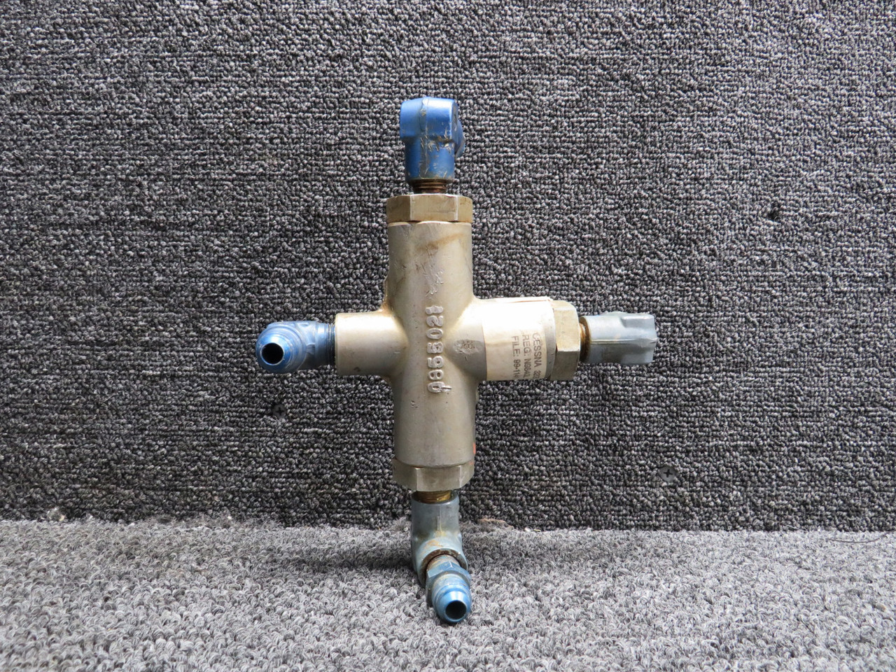 8055021 Cessna 320B Fuel Selector Valve Assembly