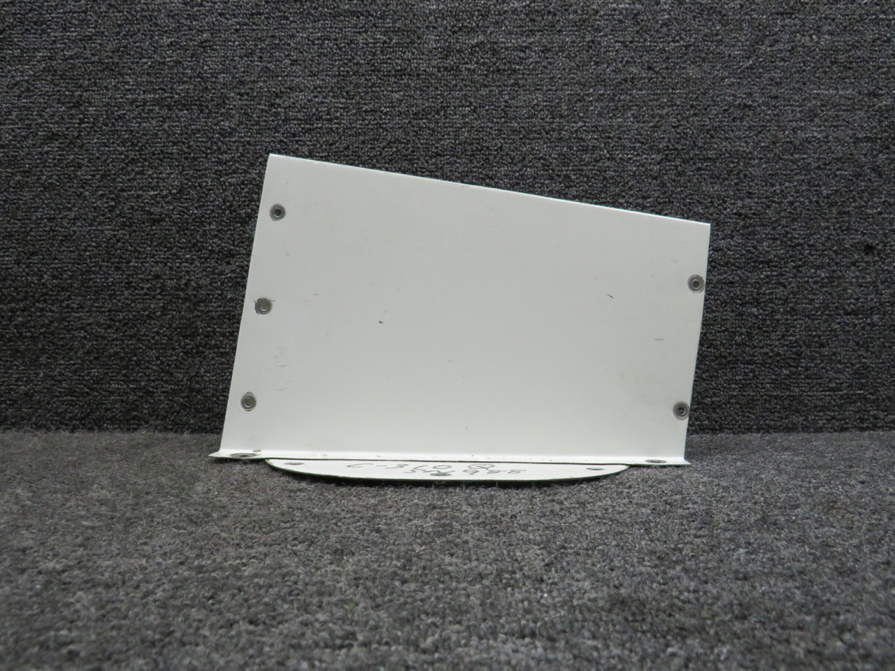 19891021ページ 0814112-3 Center Ventral Fin Assembly for a Cessna 310Q (Scratched)