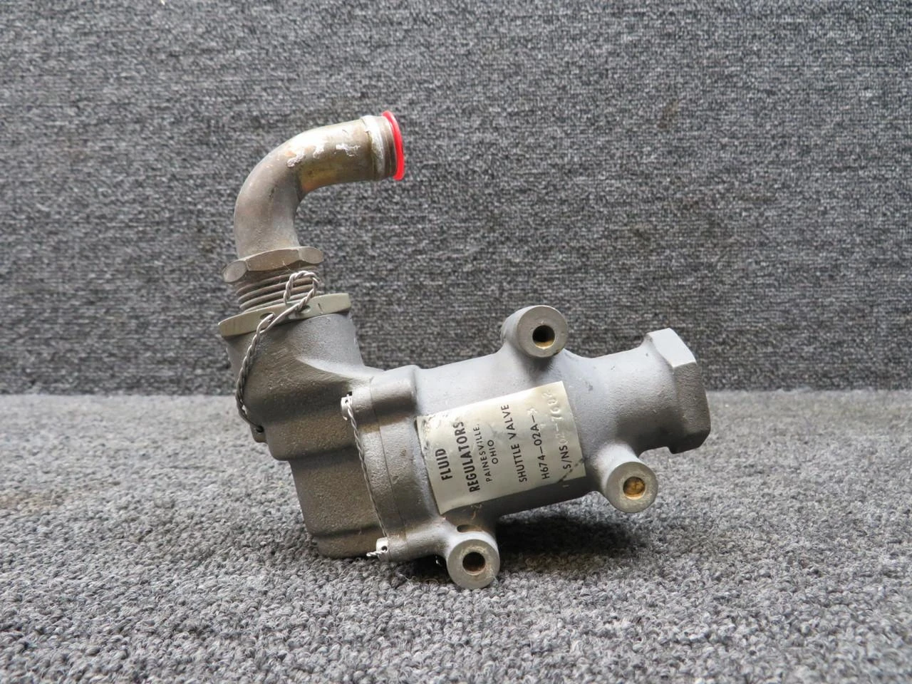 H674-02A-3 Fluid Regulators Shuttle Valve