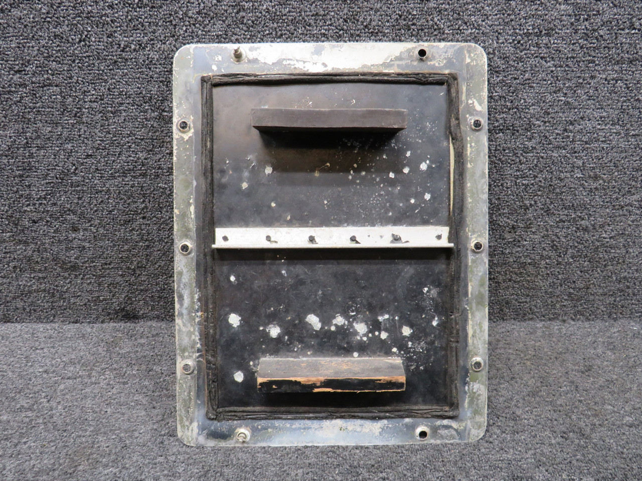 【414】Schneeページ 5118413-1 Cessna 414 Battery Door Left Hand