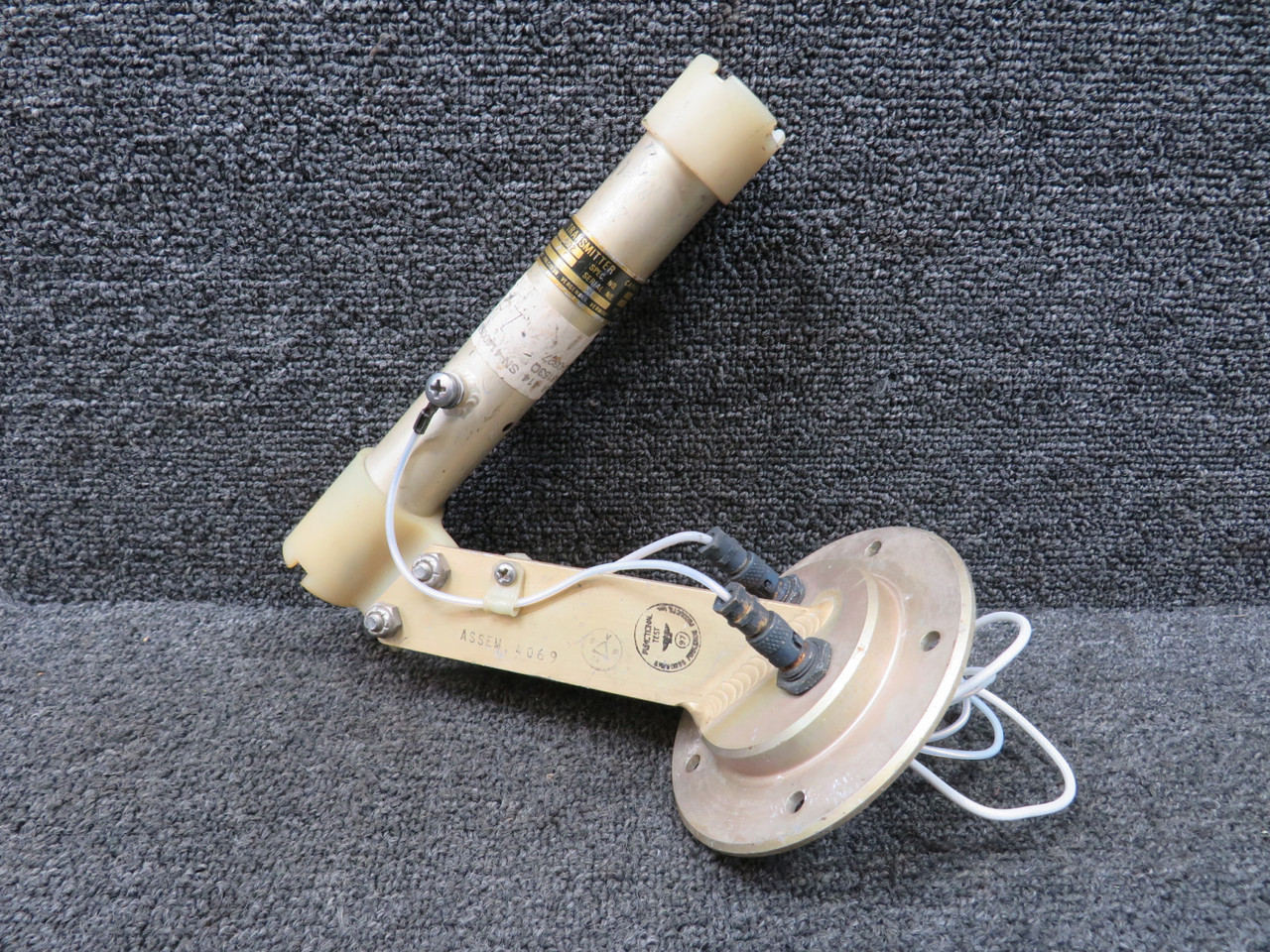 391053-002 Simmonds 824 Fuel Transmitter Gage Assembly with Mount