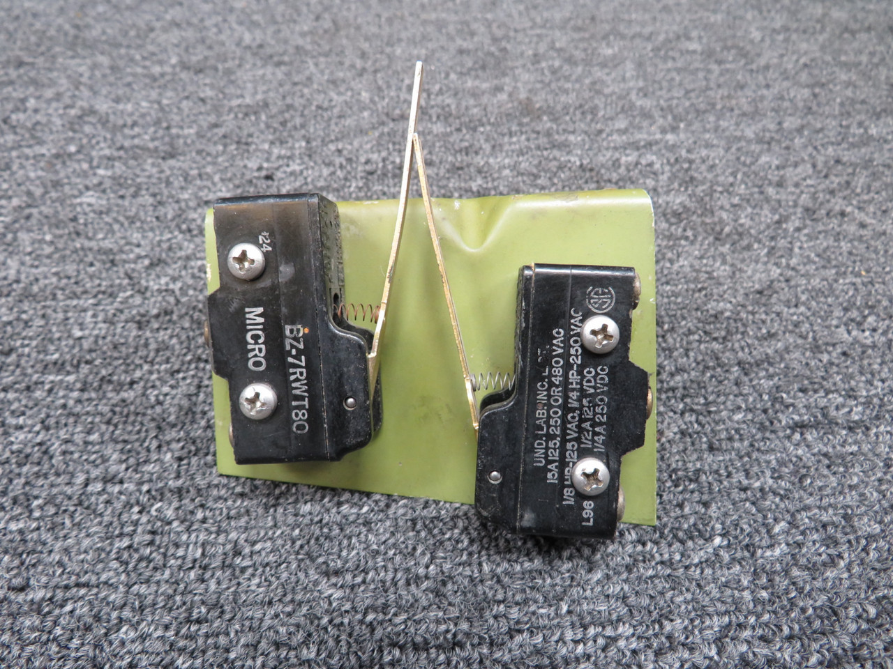 BZ-7RWT80 Cessna Flap Limit Switch Set of 2 and Bracket