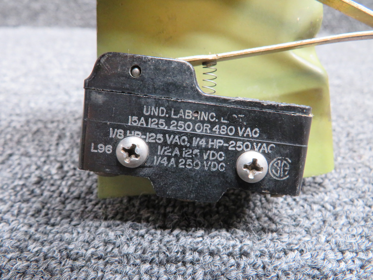 BZ-7RWT80 Cessna Flap Limit Switch Set of 2 and Bracket