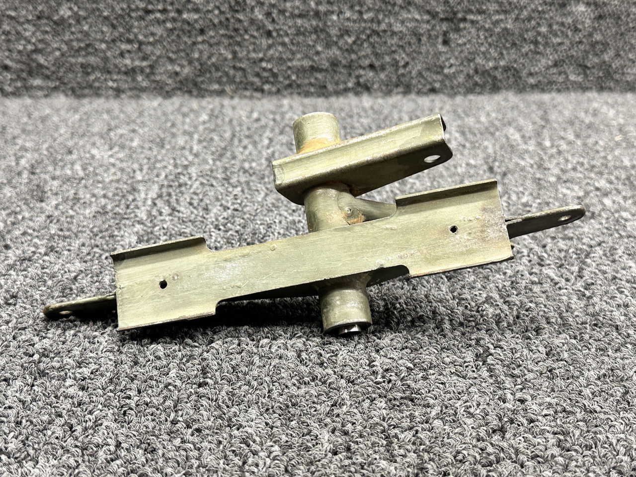 1221087-12 Cessna 210J Aileron Bellcrank Assembly RH with