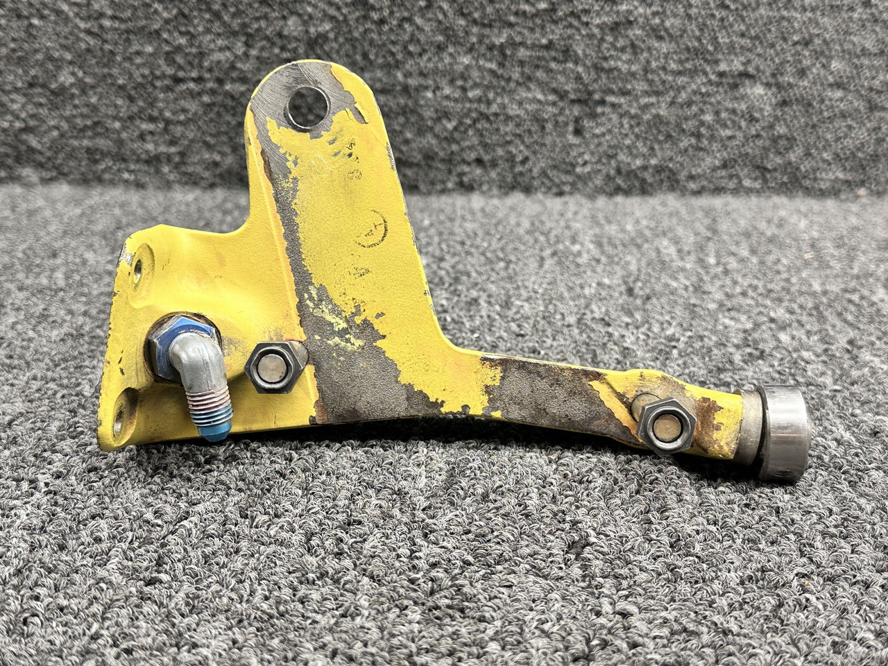 1241423-1 (Alt: 1294151-1) Cessna 210J LH Main Gear Saddle Assembly