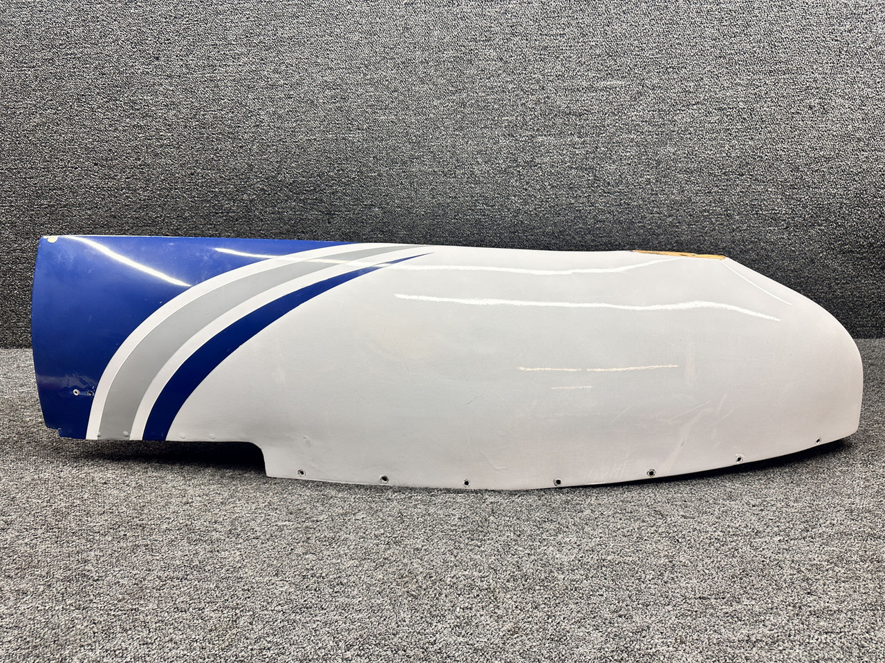 翼 1221111-201 Cessna 210J LH Wing Tip Assembly