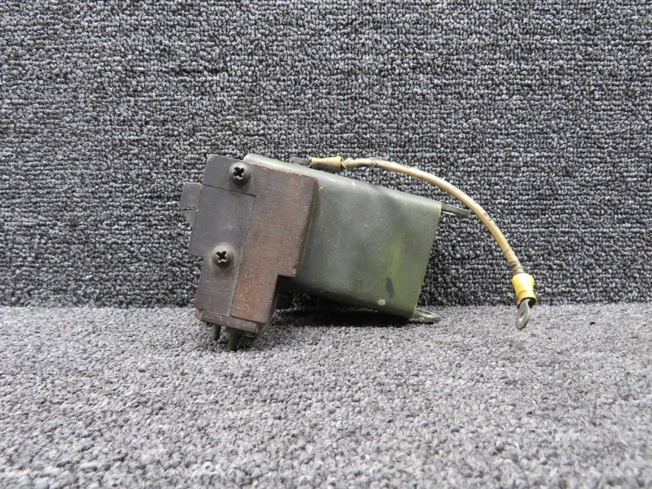 C40055 Cessna 310Q De Ice Propeller Brush Block Assembly (Broken Brush)