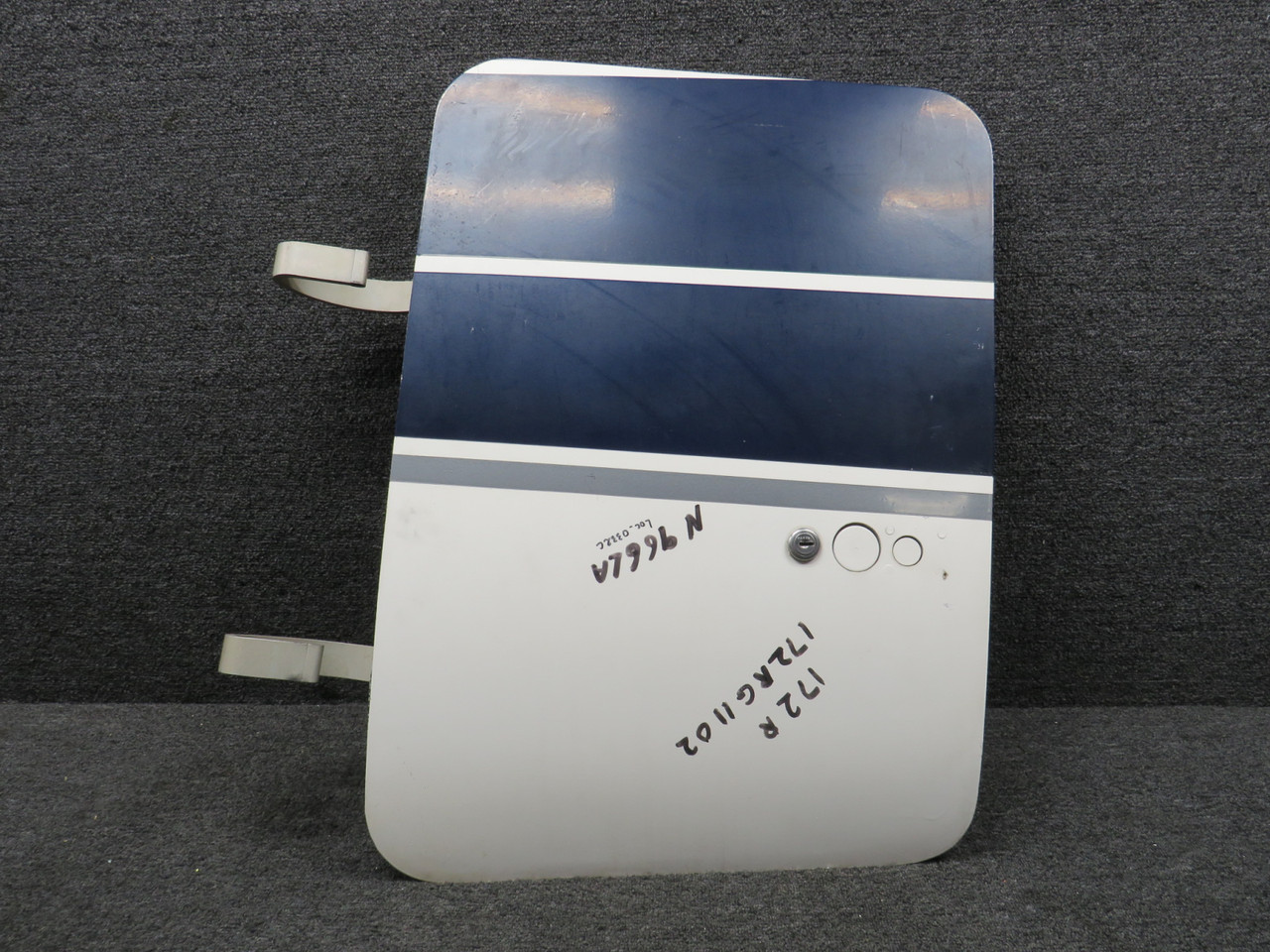 AIRレジ 0717037-6 (FSO: 0717037-8) Cessna Baggage Door Assembly (Striped