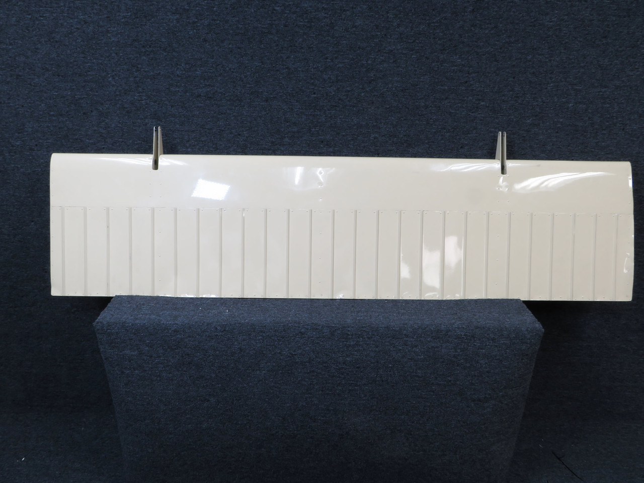 821ページです。590 0523901-1 Cessna C-182 Flap Assembly Wing RH (Dent Edge) For Sale