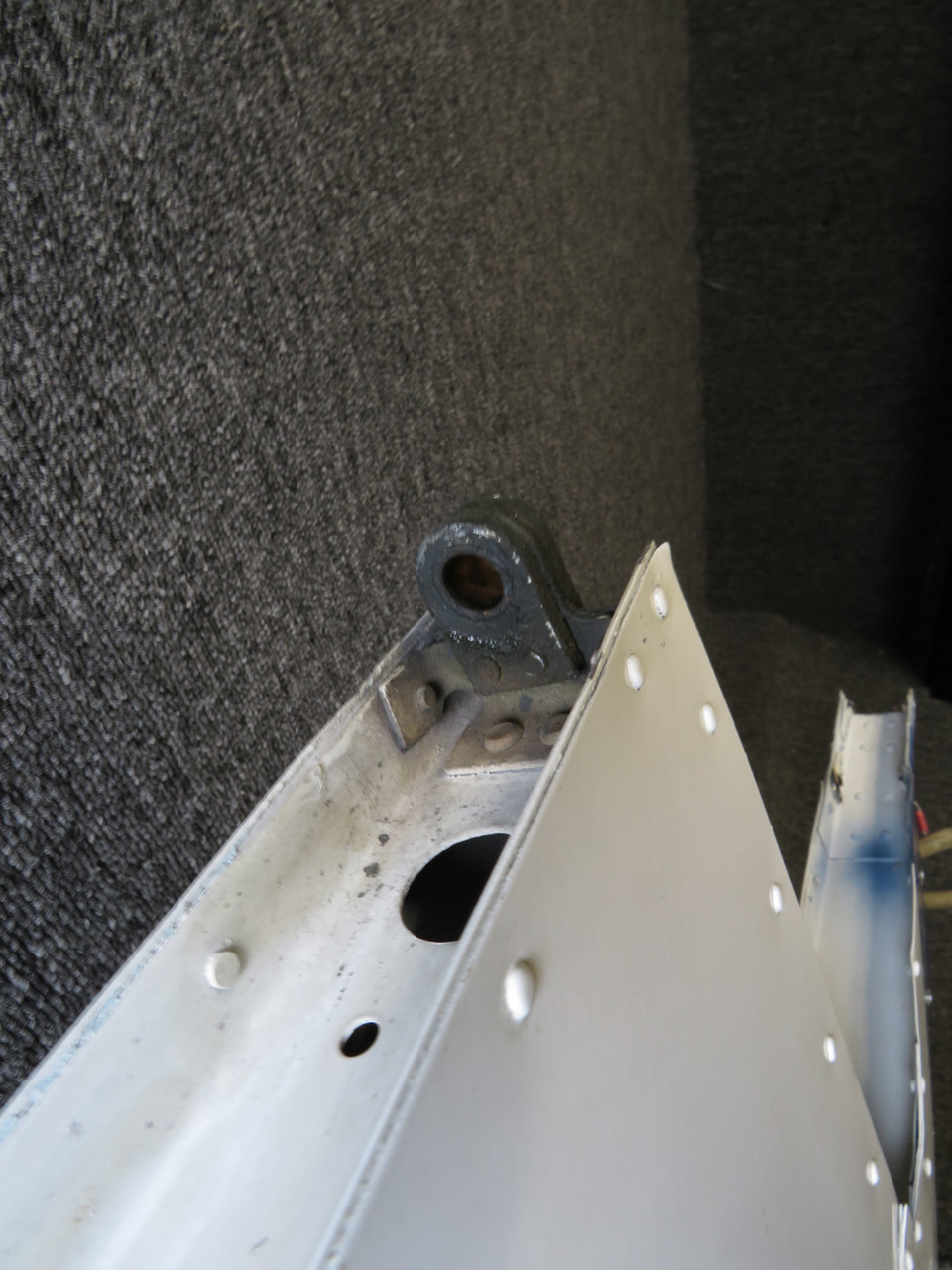 0431032-1 Cessna C-152 Vertical Stabilizer ( Surface Scratches