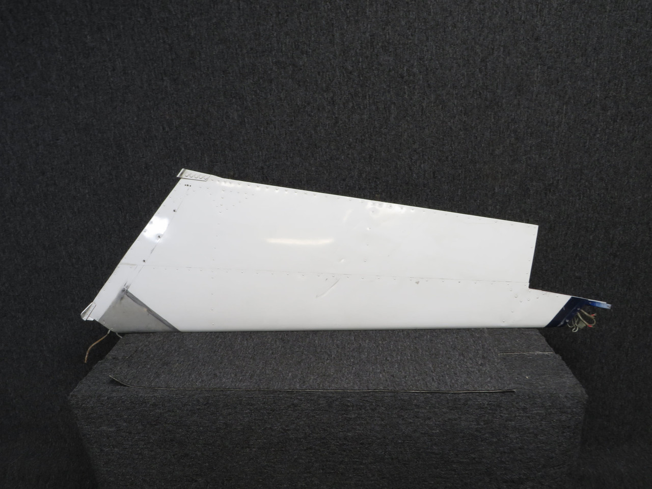 0431032-1 Cessna C-152 Vertical Stabilizer ( Surface Scratches