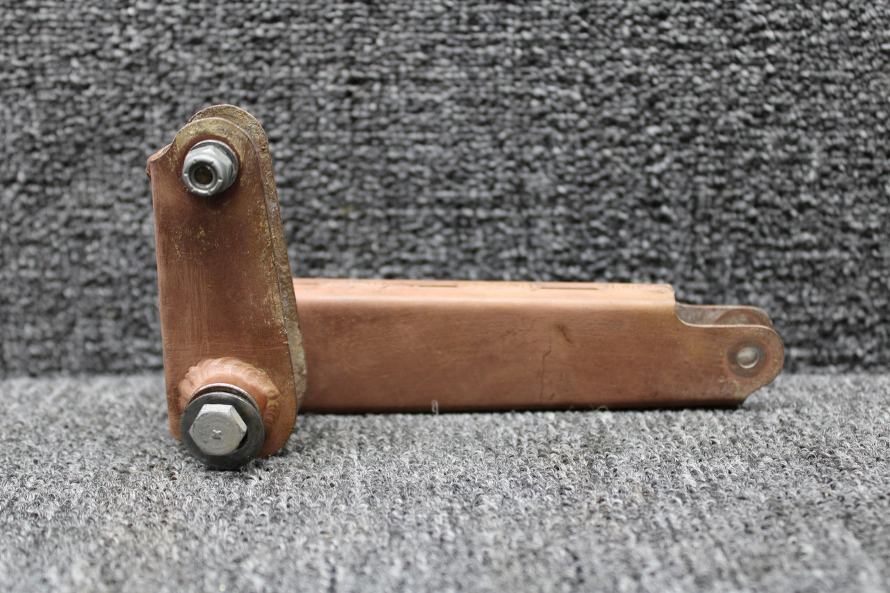 TEN.ページ 1262038-1 Cessna 210L LH Outboard Flap Control Bellcrank