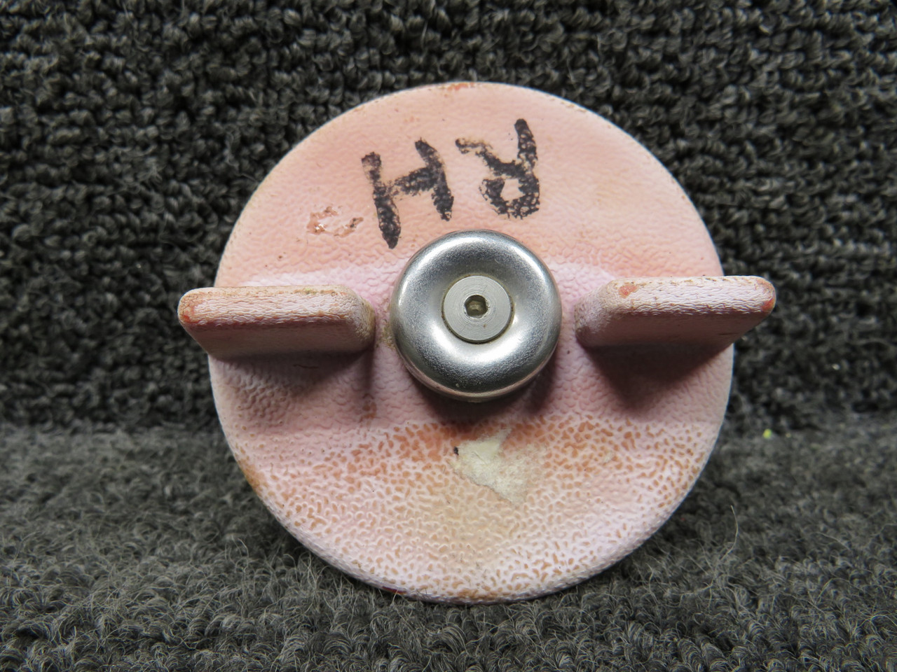 C156001-0110 Cessna Fuel Cap Assembly (Rust) (Minus Chain)
