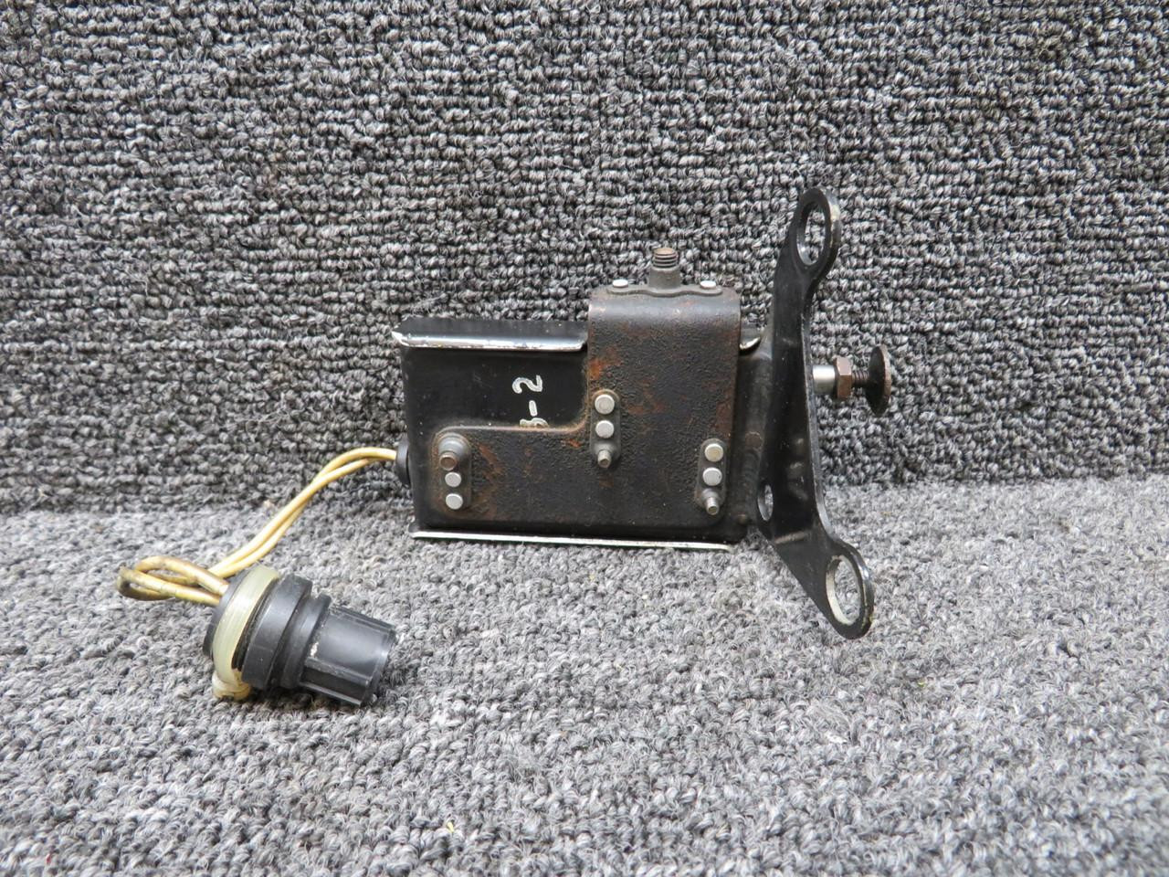 schneeページ 51059-002 Pratt and Whitney Propeller Electric De-Ice Switch