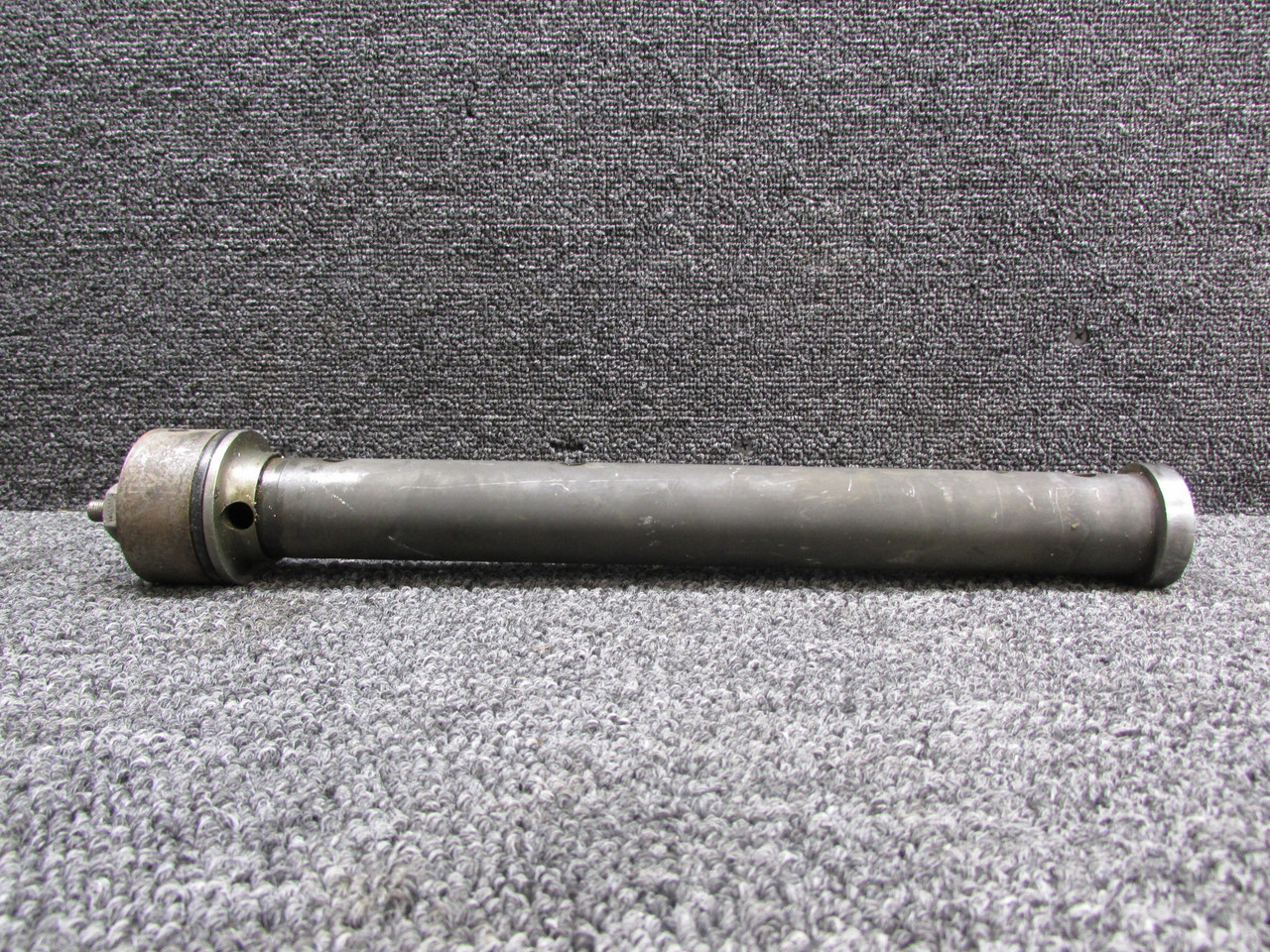 セブチ　シリアル 0543000-27 Cessna 150L Nose Gear Piston Support Orifice Tube