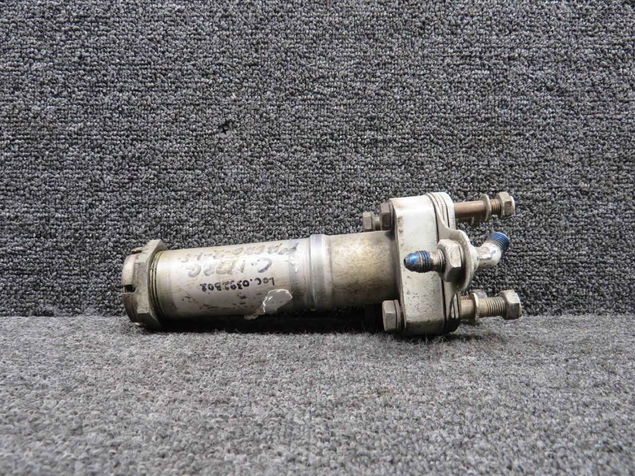 0541124 Cessna 177RG Main Landing Gear Axle Assembly with Plates