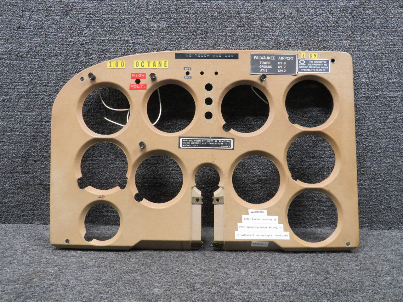 掛軸 172 0513242-26 Cessna 172 Shock Panel Cover Assembly For Sale